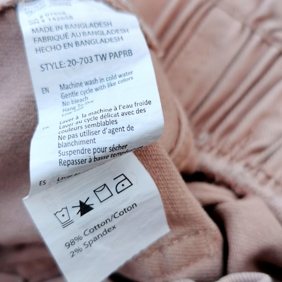 Refuge Cargo beige shorts. Size small. EUC - Picture 5 of 5